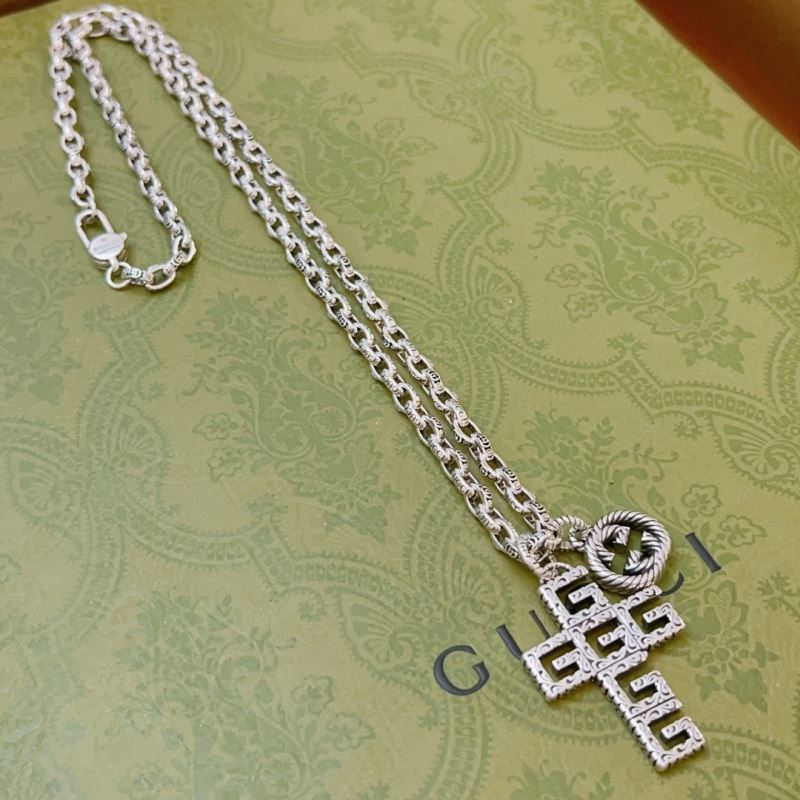 G*u*i necklaces